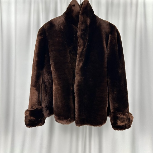 Vintage 1960’s Short Beaver Shearling Fur Coat in Dark Chocolate Brown • Medium - Picture 11 of 15